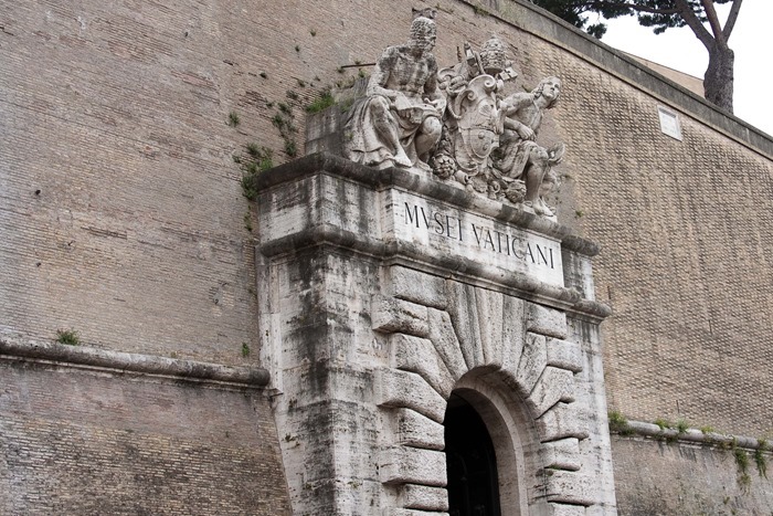 2009 04 09 The Vatican Entrance_