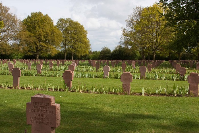 2009 05 03 St Desir-de-Lisieux German cemetary (5)