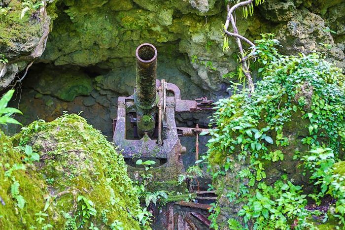 2013 07 31 Peleliu Japanese artillery_