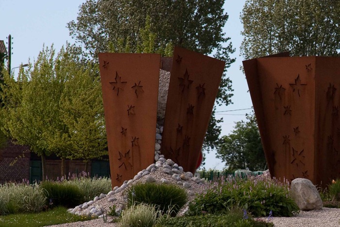 2009 05 01 Canadian war monument